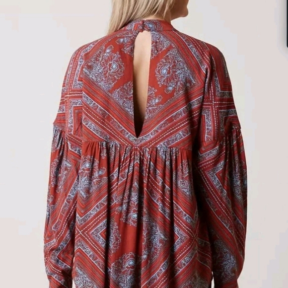 Free People Walking on a Dream Tunic Blouse Red Blue Geometric - Size Small NWT - Picture 5 of 10